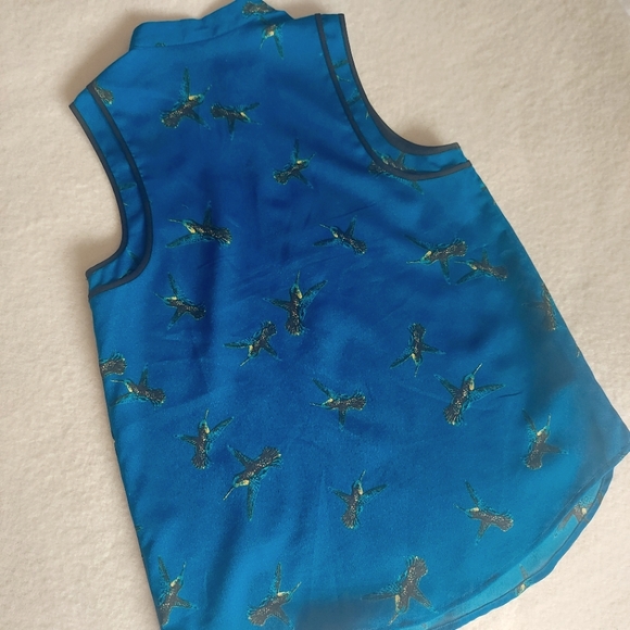 Hummingbird Sleeveless blouse - Picture 3 of 5